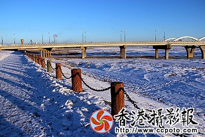 雪染宾河更娇美