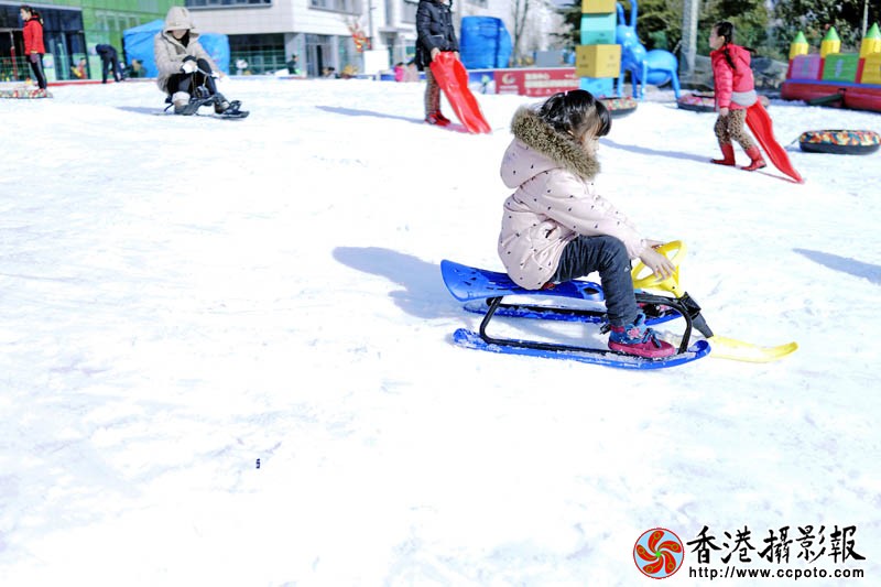 雪地上的玩耍5..jpg