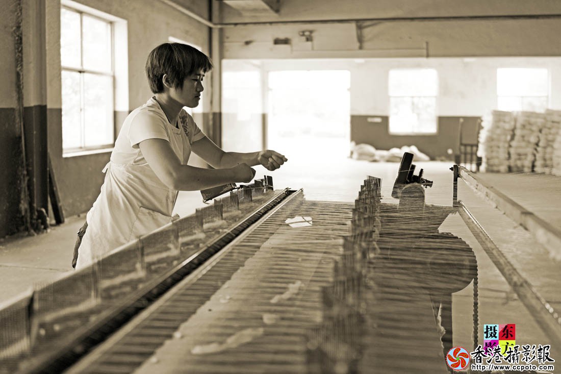 忙碌的纺织车间1..jpg